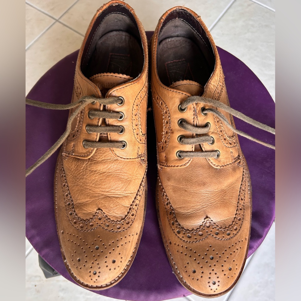Men’s light brown Oxfords